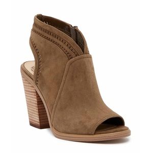 Vince Camino Koral size 6.5 olive suede bootie